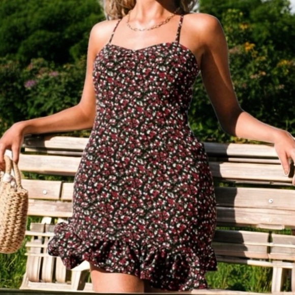 NWT CUPSHE Ditsy Floral Criss Cross Back Mini Dress Size X-Small - Picture 1 of 4